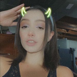 Meet your Posher, Alicia